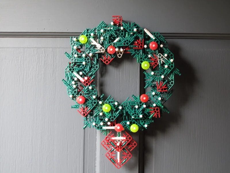 K'NEX Christmas Wreath