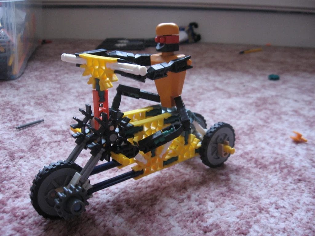 Simple K'NEX Idea a K'NEX Scooter