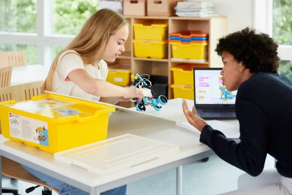 LEGO ss a toy similar to K'NEX